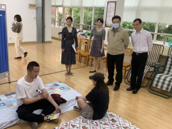 意昂領導慰問獻血師生