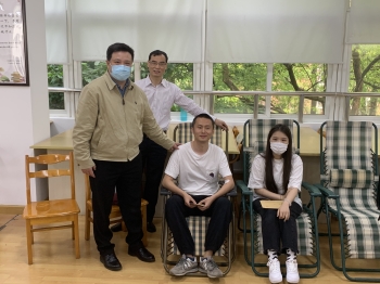 意昂領導慰問獻血師生