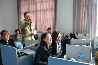 侃侃而談
